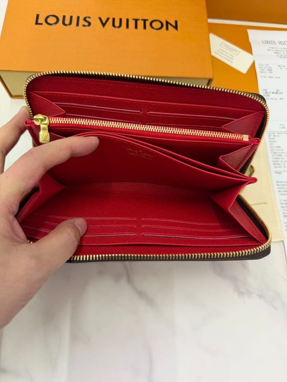 Louis Vuitton Zippy Wallet - Picture 9 of 16